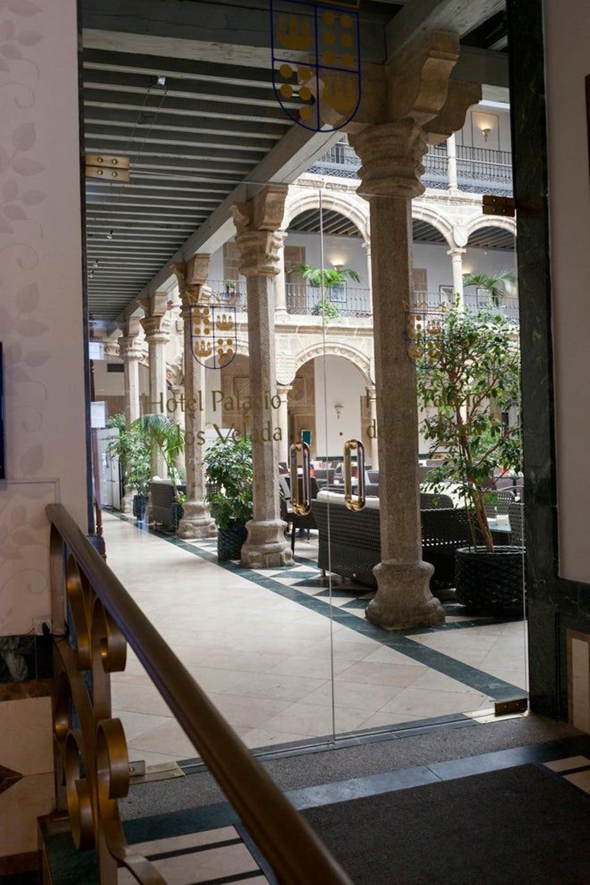 Entrada del Hotel Palacio de Los Velada