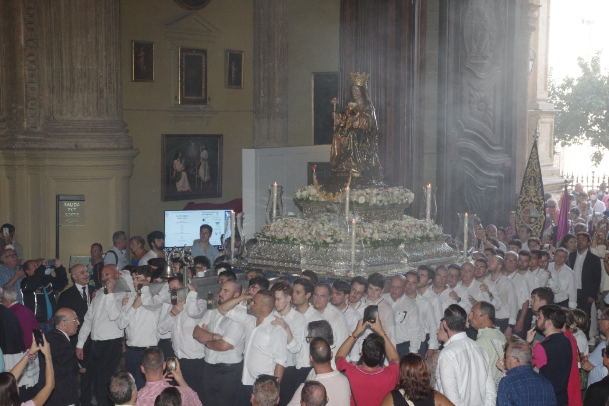 Rosario de la aurora de la Virgen de la Victoria hasta la Catedral de Málaga