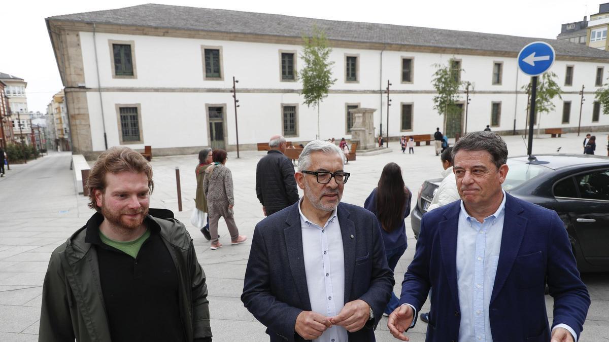 De izquierda a derecha, Jorge Bustos, Miguel Fernández y José Ramón Gómez Besteiro, este miércoles en Lugo.