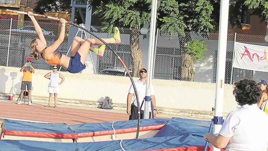 Ana María Chacón se da cita en el 5º Meeting Memorial José Luis Hernández