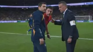 ¿Habías visto algo igual? El árbitro del Madrid-Sevilla abandonó el partido por lesión...