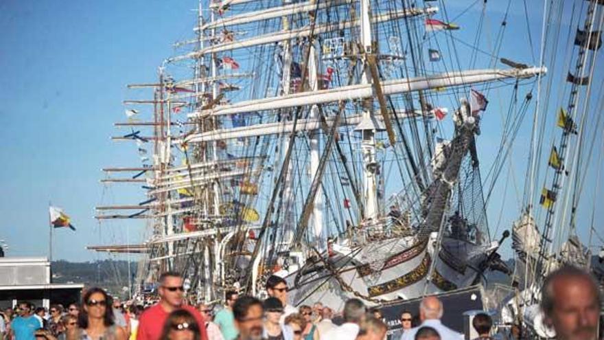 Gran afluencia de público al puerto de A Coruña.