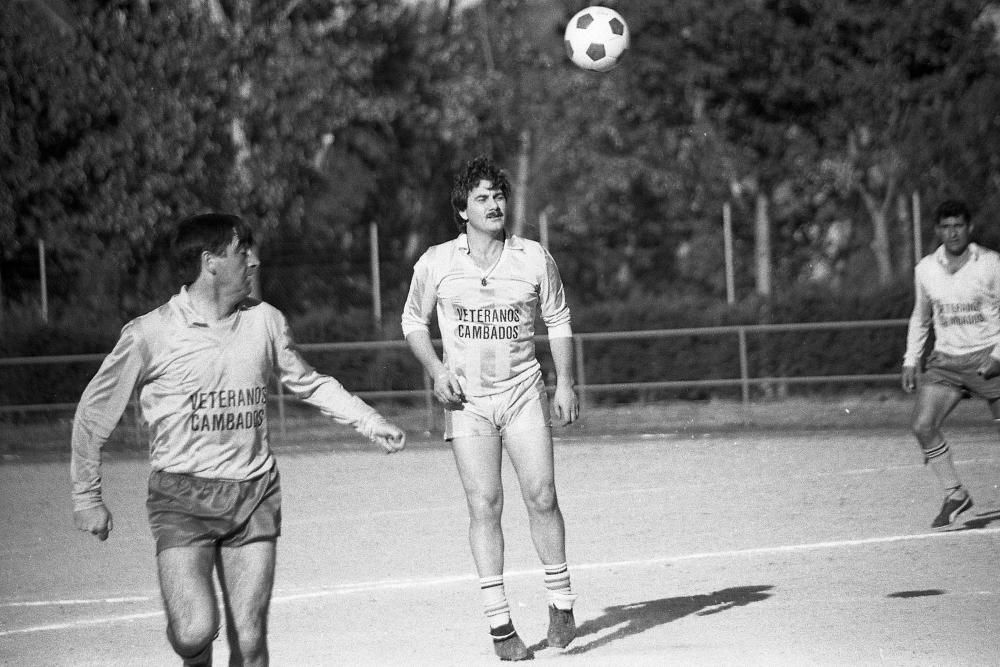 El propio Prado Bugallo saltó a los terrenos de juego con el equipo de veteranos del Cambados. Estas imágenes fueron tomadas en abril de 1989 durante un partido celebrado en Ourense.