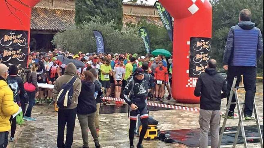 Imagen de la salida de la Lluc Trail que ayer se celebró como acto central de la feria.