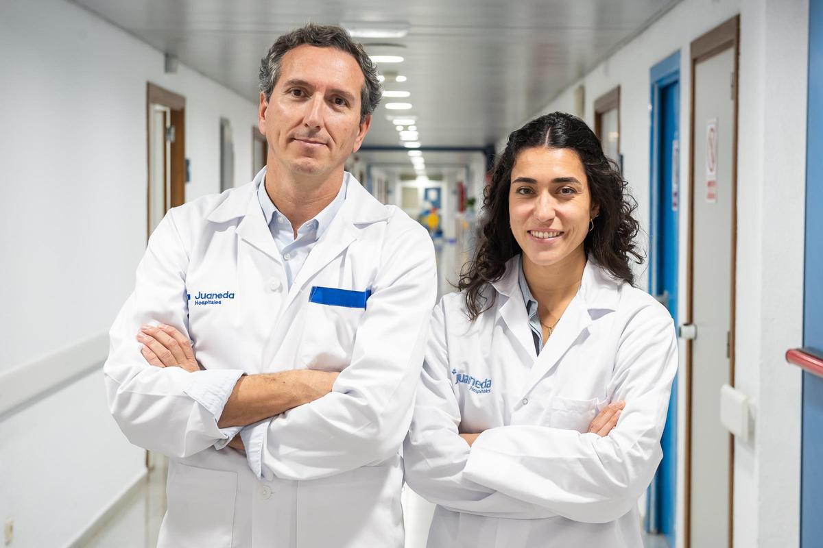 Dr. Antonio Servera Ruiz de Velasco, Leiter der Urologieabteilung des Krankenhauses Juaneda Miramar, und die ebenfalls als Urologin tätige Dr. Cristina Barrera.