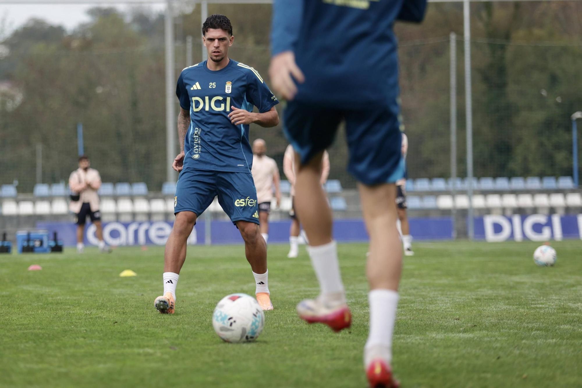 EN IMÁGENES: Así fue el primer entrenamiento de Luis Carrión al frente del Real Oviedo