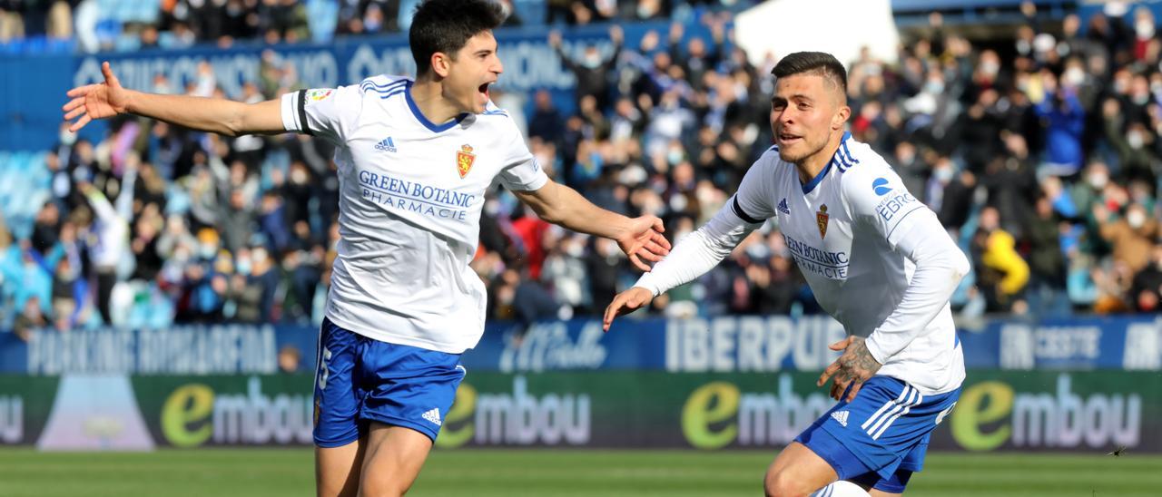 Grau celebra con Narváez el tanto logrado por el levantino ante Las Palmas.