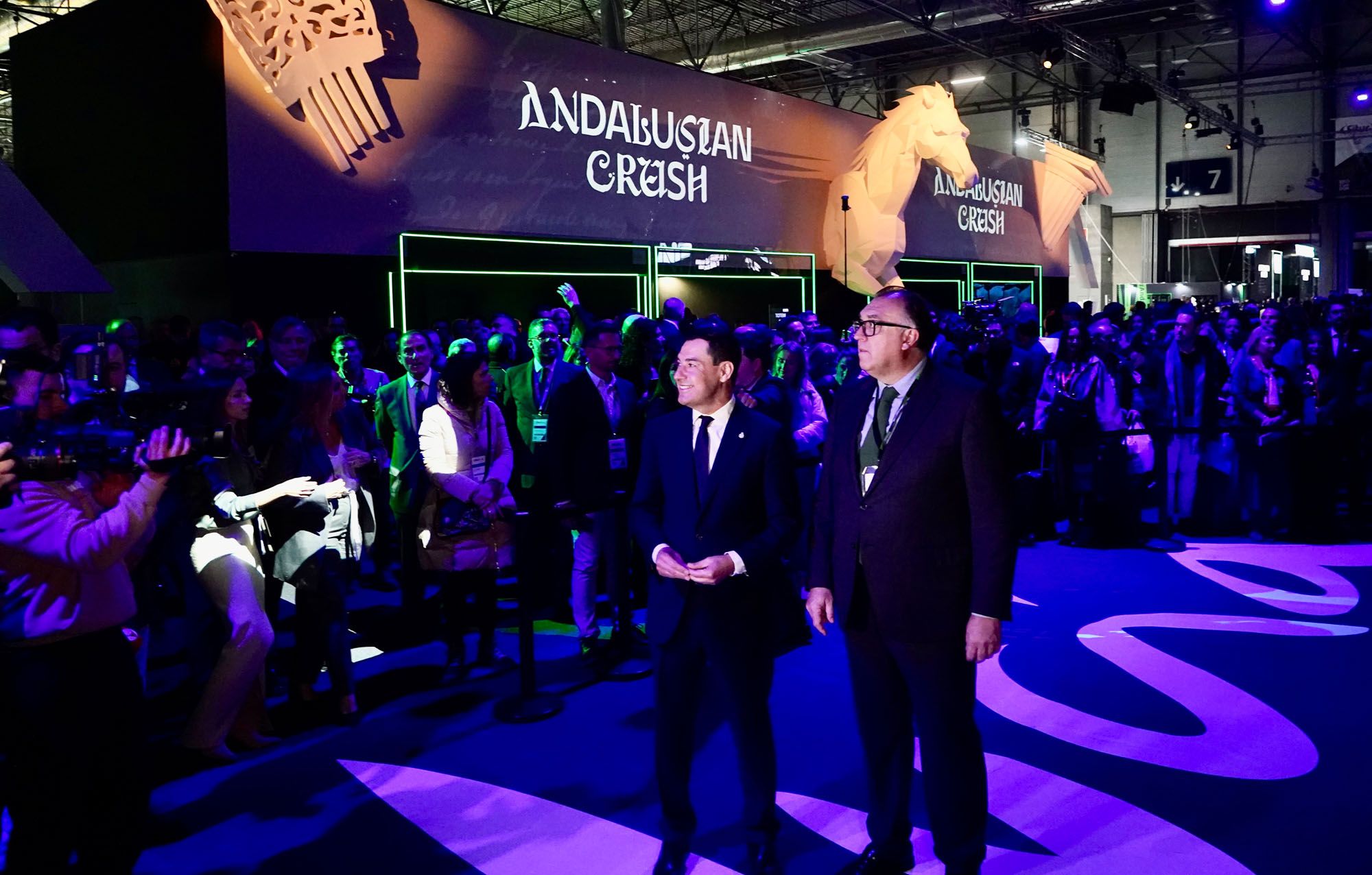 Juanma Moreno, en la jornada inaugural del stand de Andalucía en Fitur 2024.