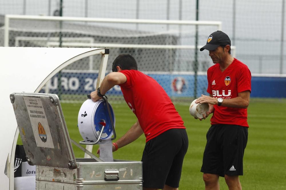 Intenso entrenamiento del Valencia en Évian-les-Bains