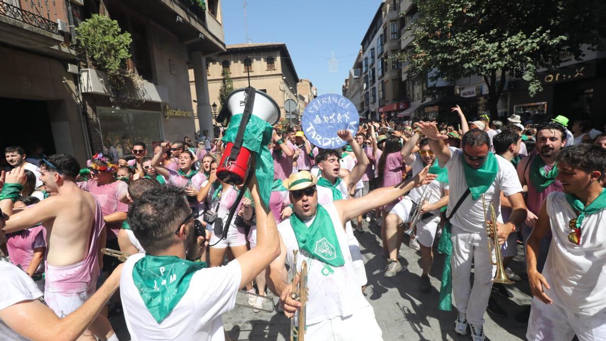 Una de las charangas que han sido parte activa del inicio de las fiestas de San Lorenzo, en Huesca