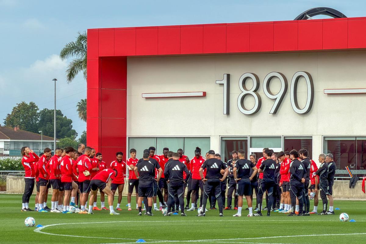 Entrenamiento del Sevilla FC, este sábado, en preparación del encuentro liguero ante el Osasuna, que se celebra este domingo en El Sadar