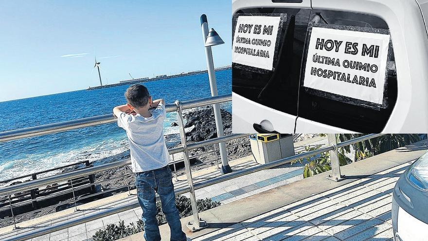 Una furgoneta rumbo a Las Palmas de Gran Canaria exhibe el cartel: 'Hoy es mi última quimio hospitalaria'