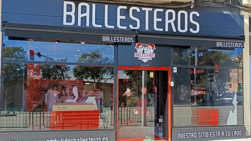 Nueva tienda de Embutidos Ballesteros que este jueves abre sus puertas en San José Obrero