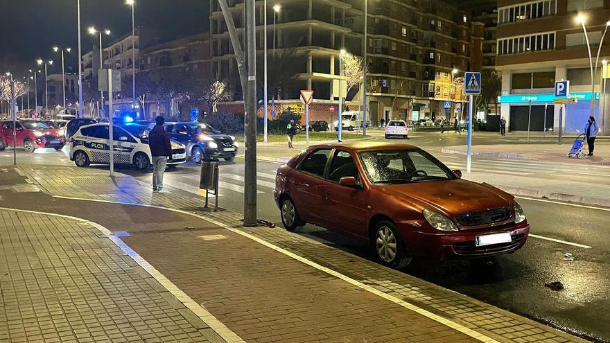 Bola de fuego en Castelló: Un coche arde y provoca grandes retenciones