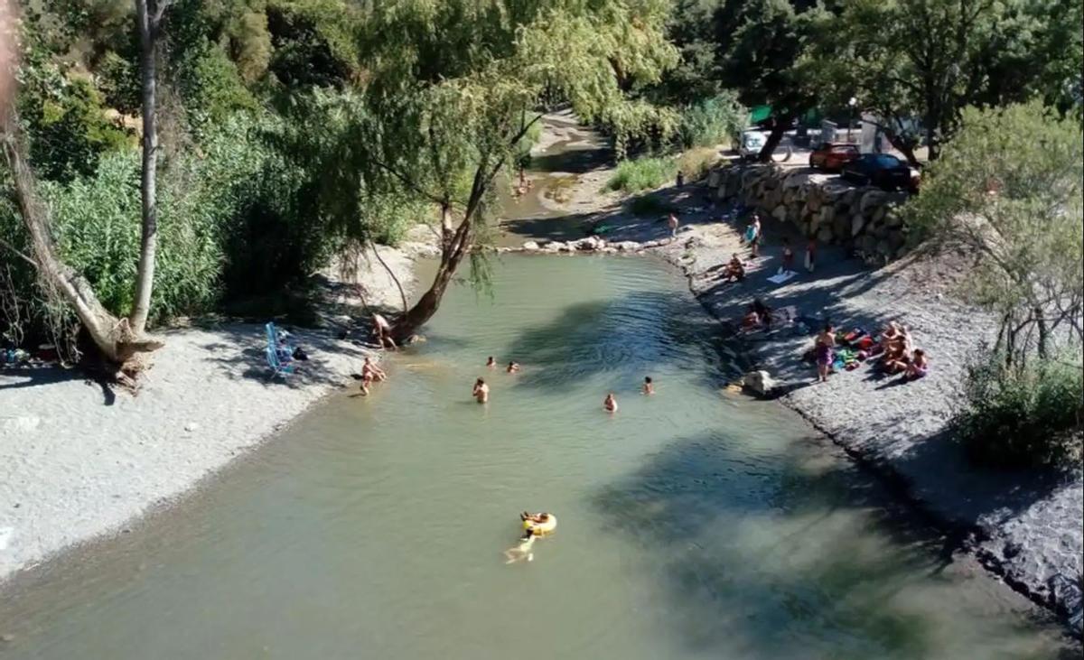 El Charco Puente de San Juan, una de las piscinas naturales más visitadas de Málaga