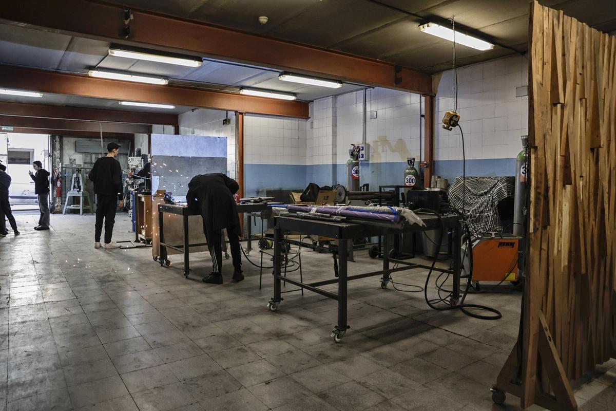 Un taller "único en el mundo", en riesgo de desaparecer en la Verneda