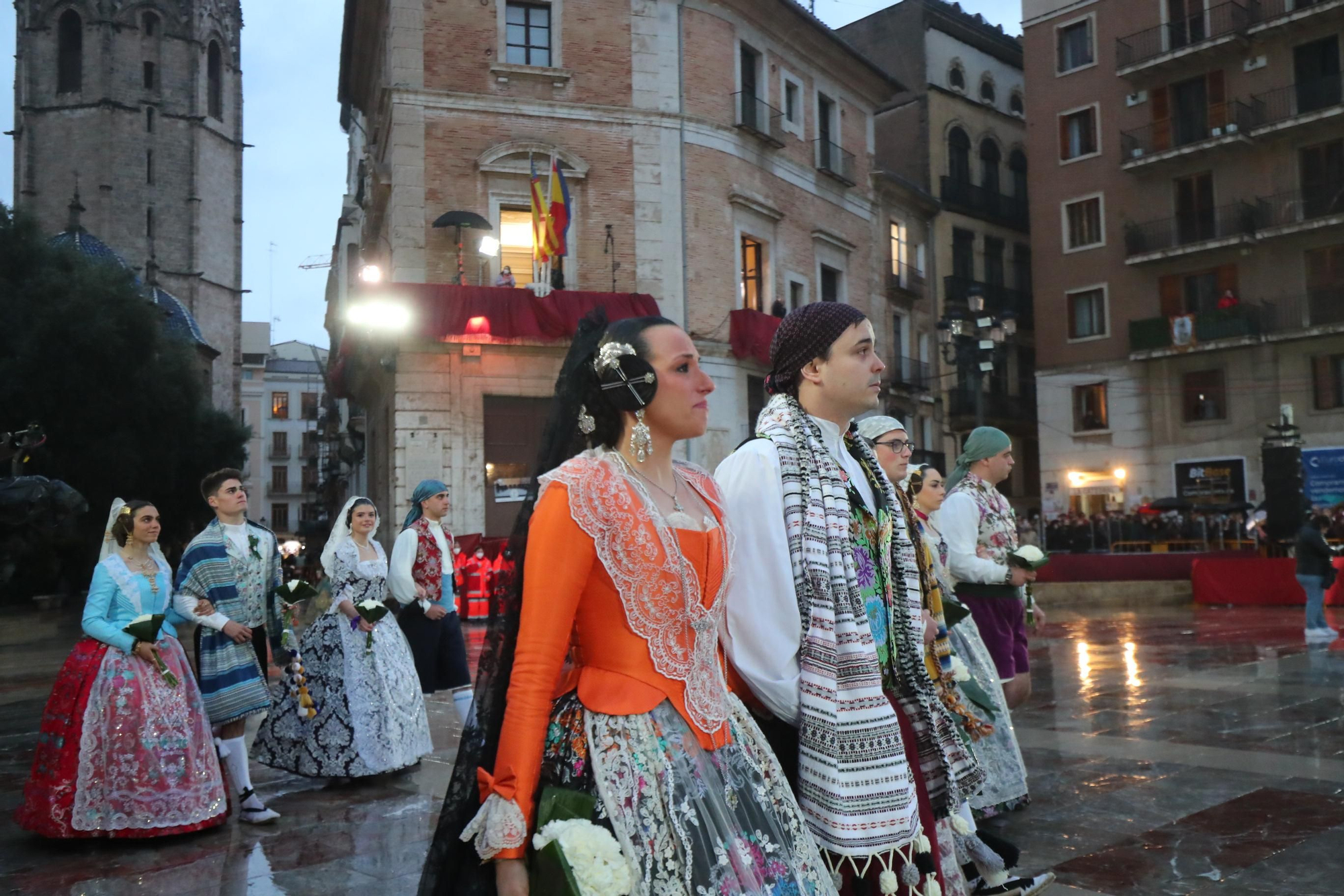 Búscate en el primer día de ofrenda por la calle de la Paz (entre las 18:00 a las 19:00 horas)