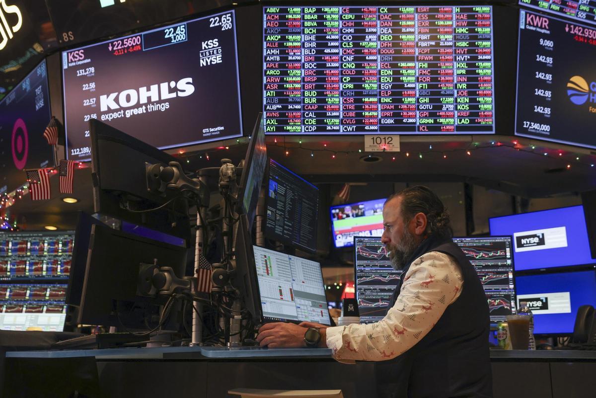 Wall Street cierra en rojo tras anuncio de aranceles y preocupación por IA en tecnológicas