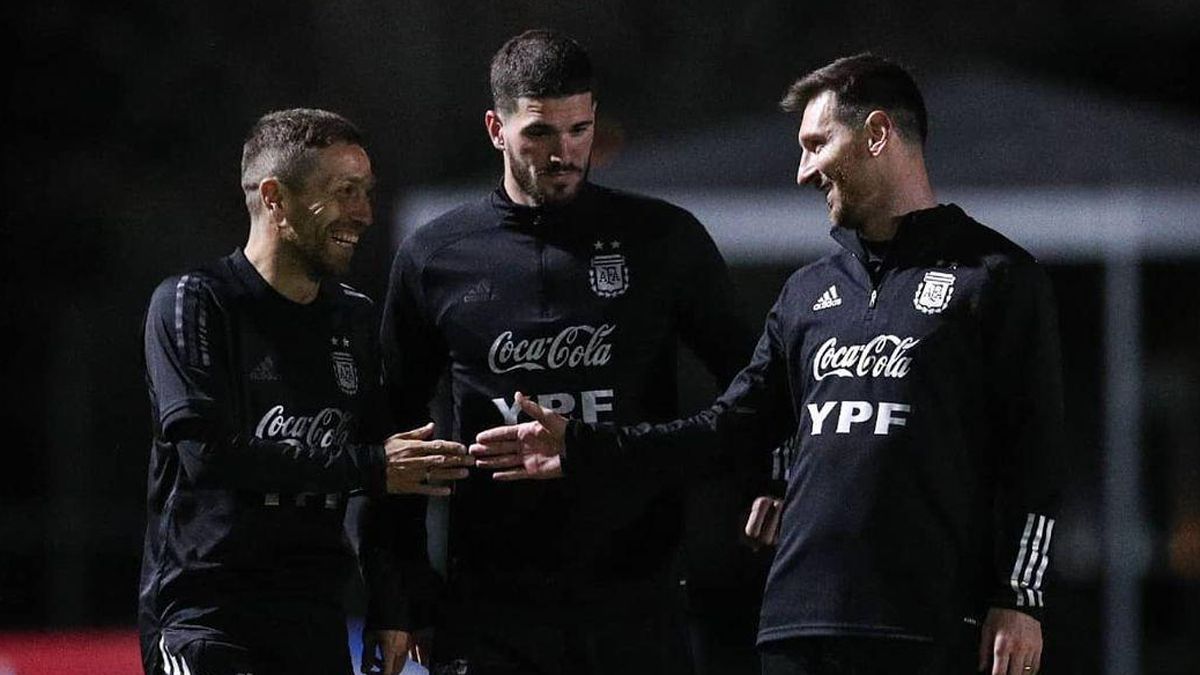 Papu Gómez, De Paul y Messi, en una práctica de la selección de Argentina, en el predio de Ezeiza