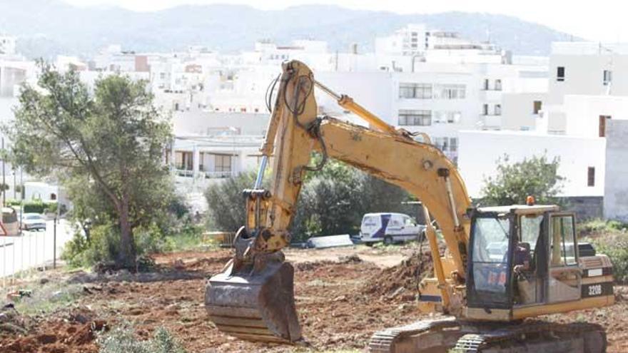 Inicio de las obra de un súper de Mercadona en Sant Antoni.