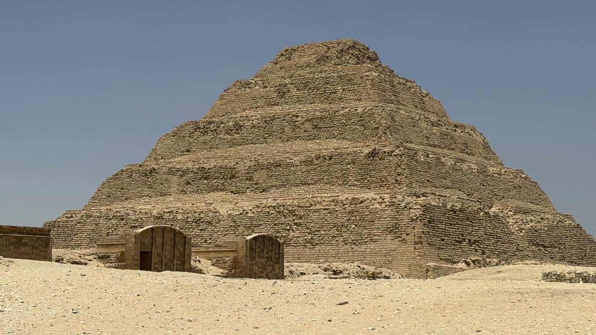 La pirámide escalonada de Saqqara.