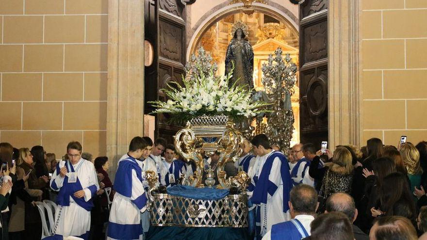 El blanco y azul tiñen Vila-real como prueba de fervor purisimero