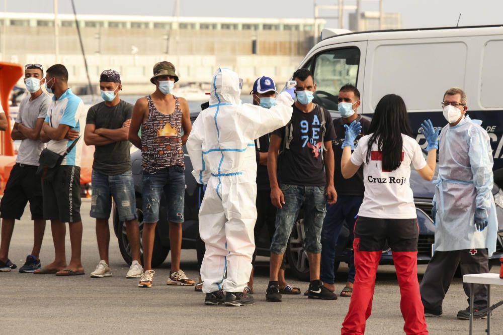 Una patera con unos nueve inmigrantes llega a Tabarca