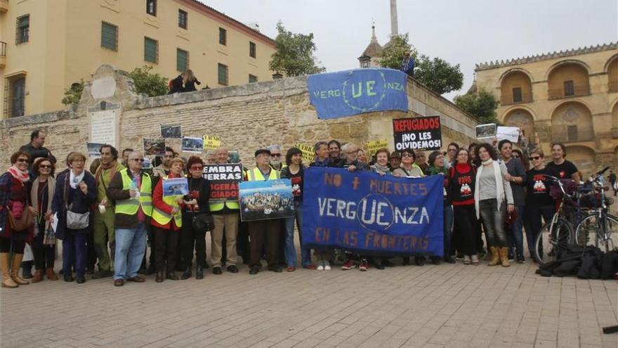 Las concentraciones en apoyo a los refugiados suman cientos de manifestantes por toda España