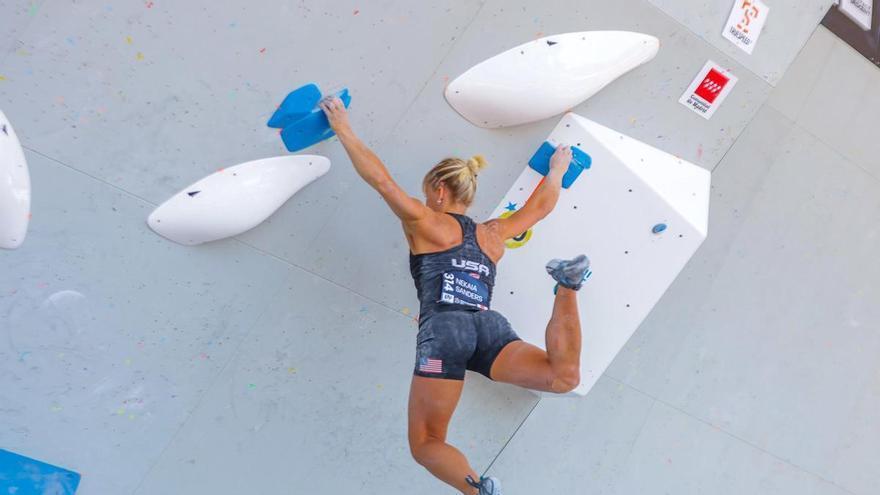 Escalar sobre el mar: el Psicobloc Master Series vuelve a A Coruña con GRAVITEO