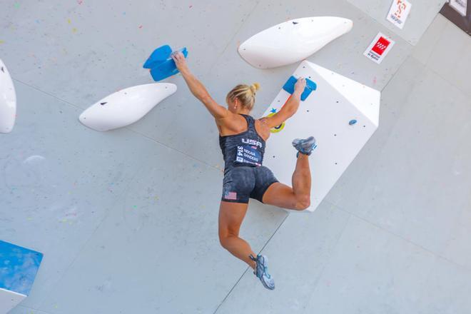 Escalar sobre el mar: el Psicobloc Master Series vuelve a A Coruña con GRAVITEO