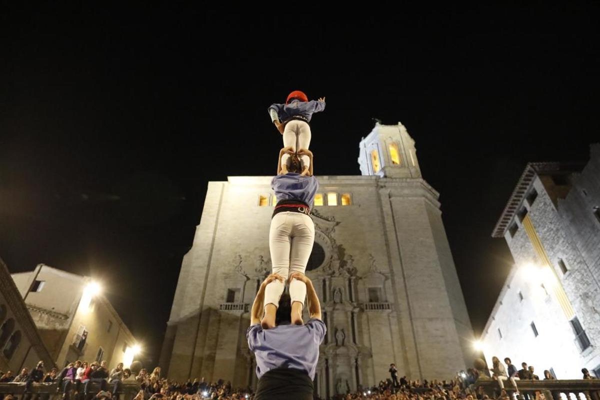 Els Marrecs pugen el pilar de 4 per les escales de la Catedral