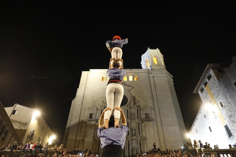 Els Marrecs pugen el pilar de 4 per les escales de la Catedral