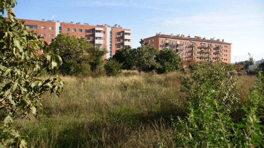 Imatge del solar situat entre el carrer de la Pau i el Camí Vell de Santpedor