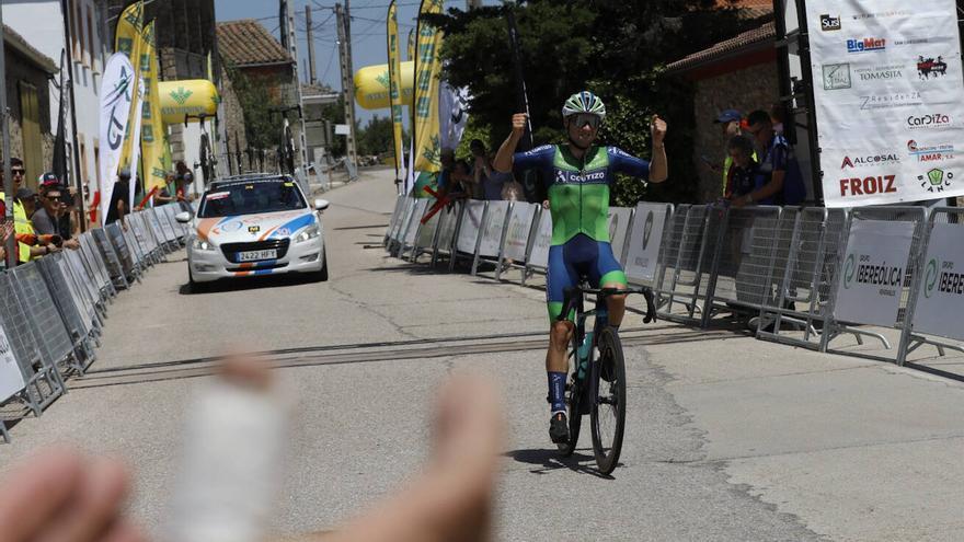 Maksym Bilyi se viste de amarillo en la etapa sayaguesa