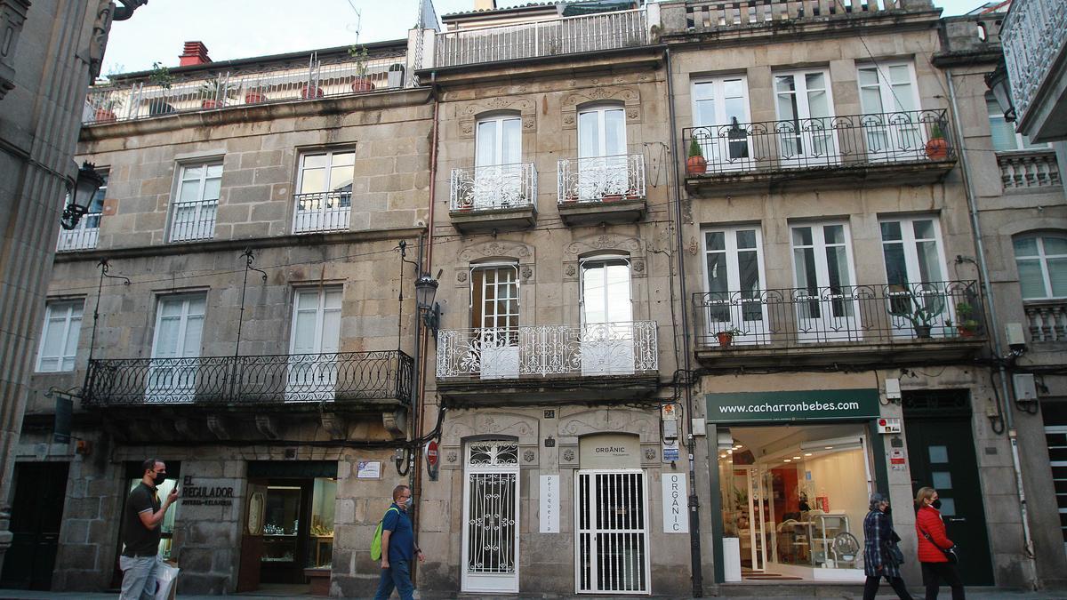 La nueva delegación de FARO DE VIGO en Ourense está ubicada en el número 24 de la calle Santo Domingo. // IÑAKI OSORIO