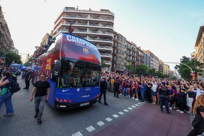 ¡De locos! Las mejores imágenes de una ciudad entregada al Barça