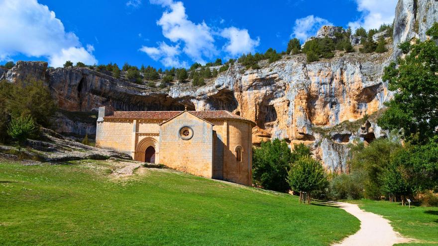 Cañón del río Lobos: acantilados, cuevas y una ermita templaria en un paisaje único