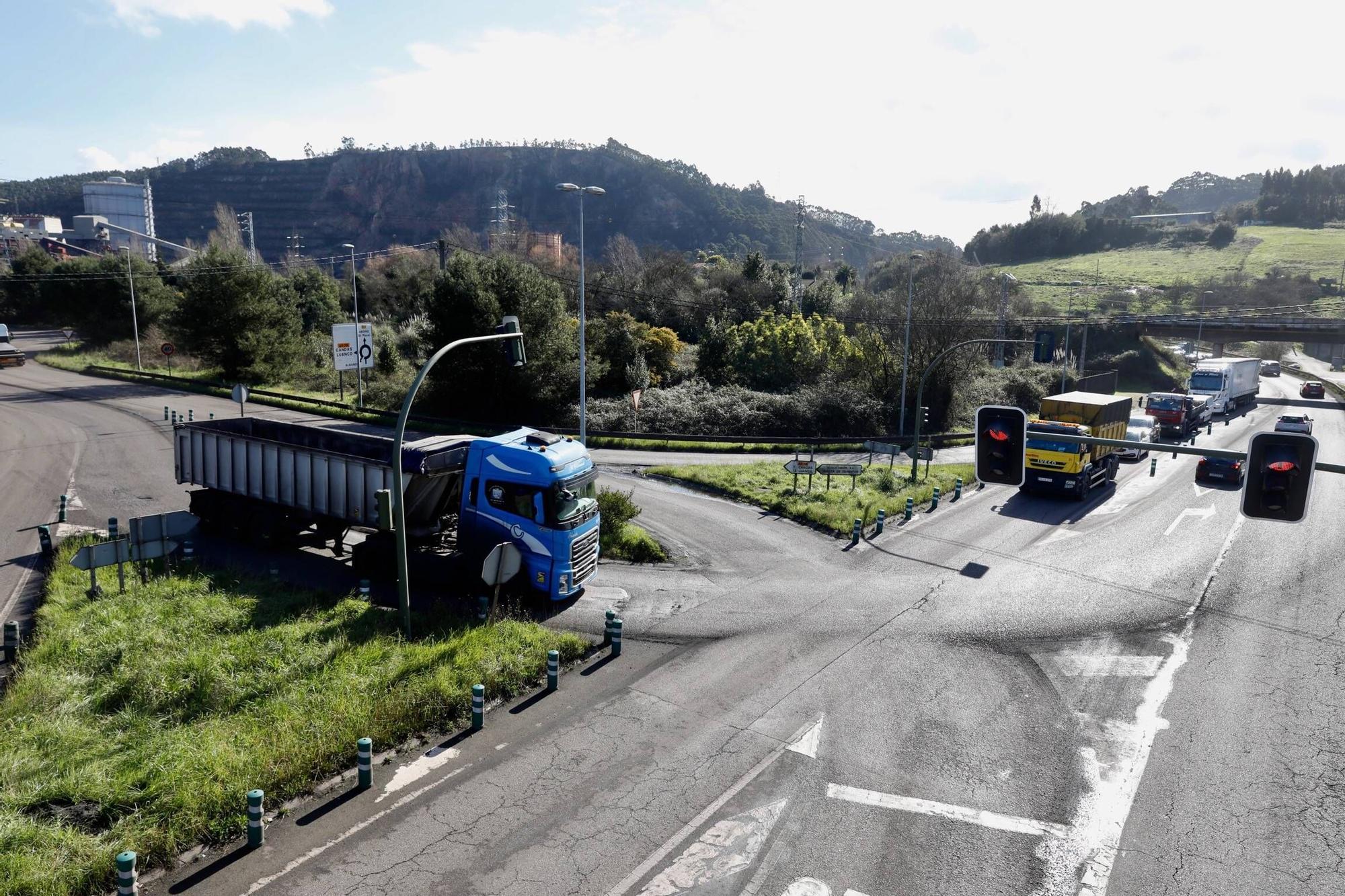 Aplausos y enfado en las dos bocas del túnel de Aboño: así ven en Gijón y Carreño el plan para sacar los camiones de La Calzada (en imágenes)