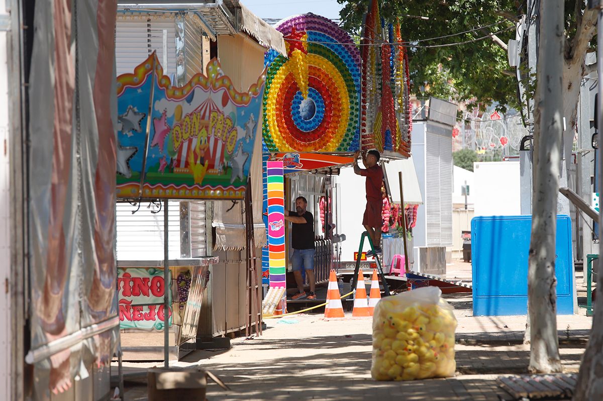 Montaje de la feria en imágenes