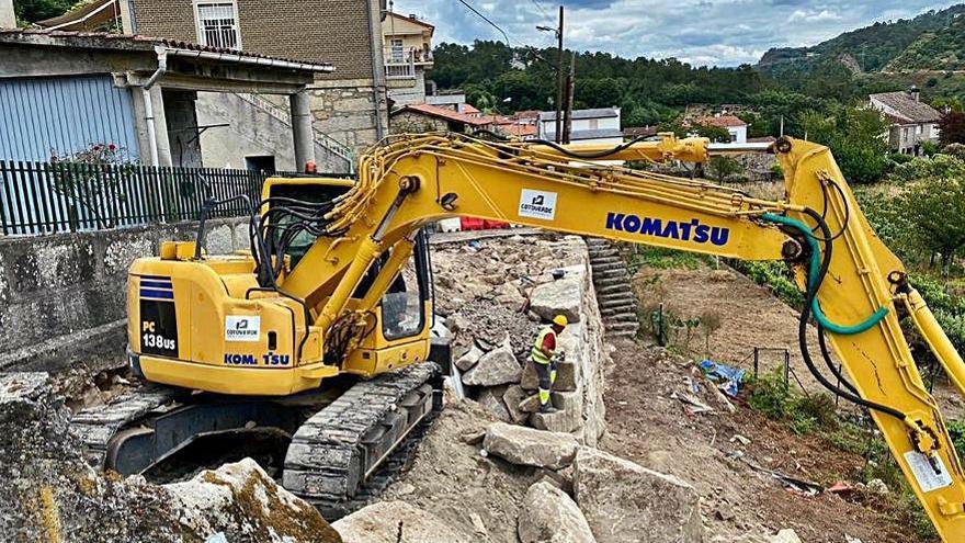 Trabajos de reparación del muro.