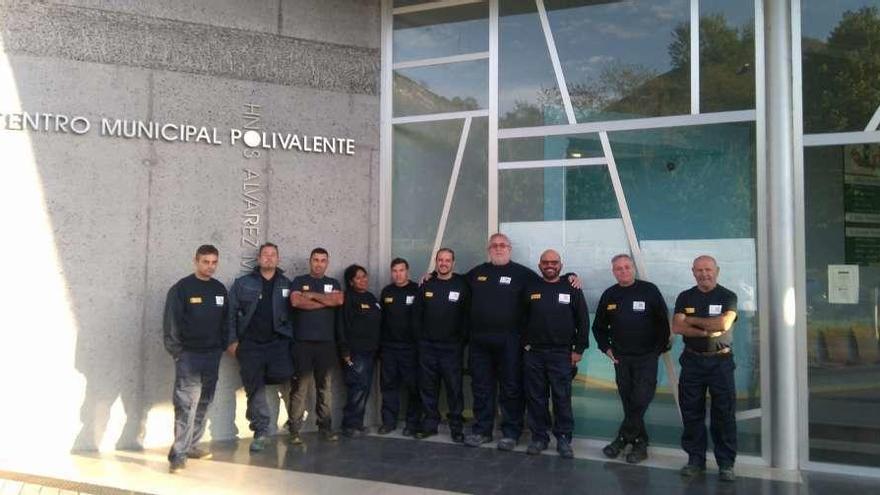 Onís clausura el taller que empleó a trece personas durante un año