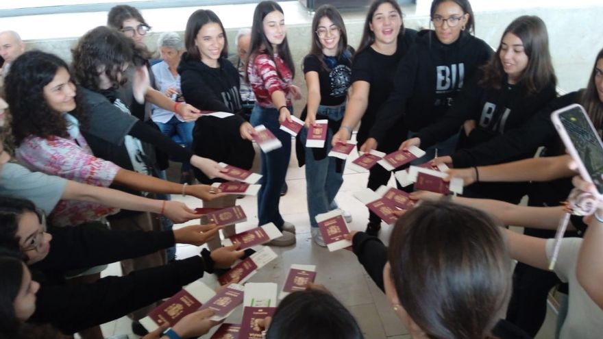 900 Tenerife students are awarded scholarships in the language immersion program of the Cabildo