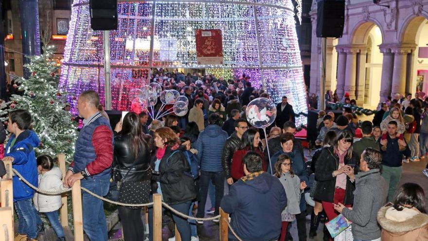 Un puente de récord en Vigo: 47.473 personas en el árbol