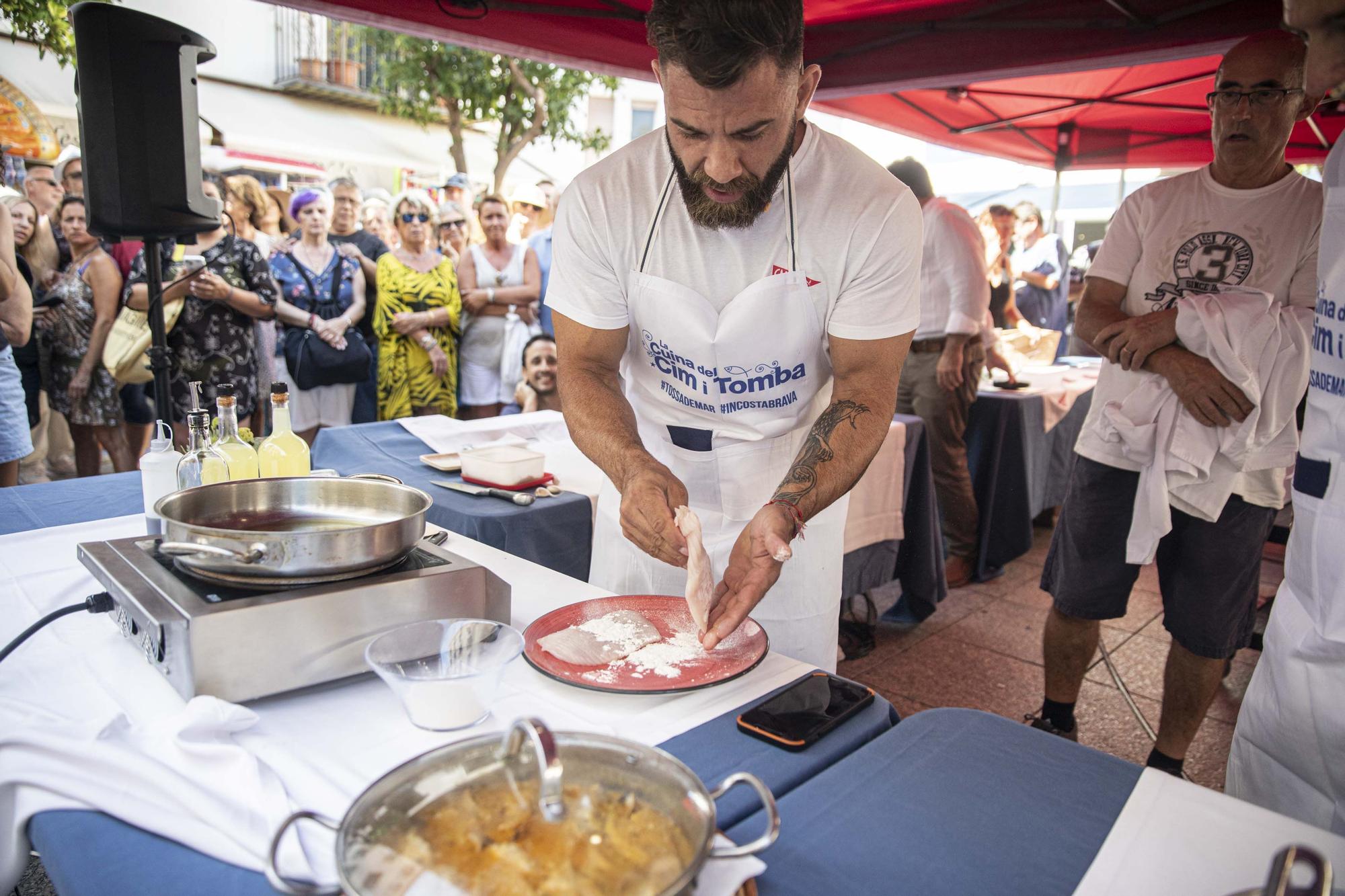 Marc Ribas cuina un "Cim i Tomba", el plat tradicional de Tossa de Mar, enmig del poble