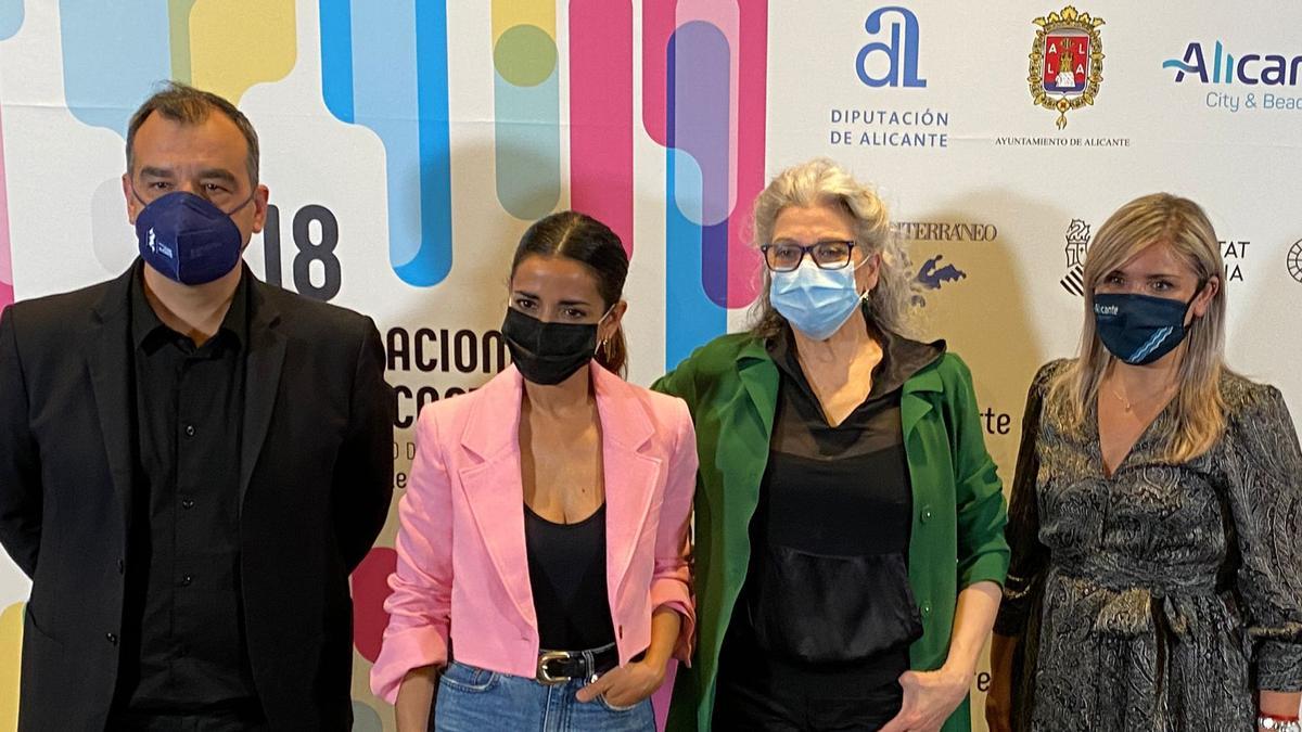 Vicente  Seva, Inma Cuesta, Kiti Manver y Mari Carmen Sánchez en la Academia de Cine, promocionando  el festival alicantino.