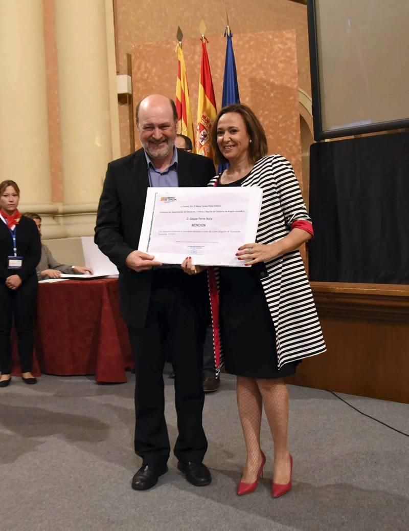 Imágenes de la ceremonia de premios por el Día de la Educación Aragonesa 2016