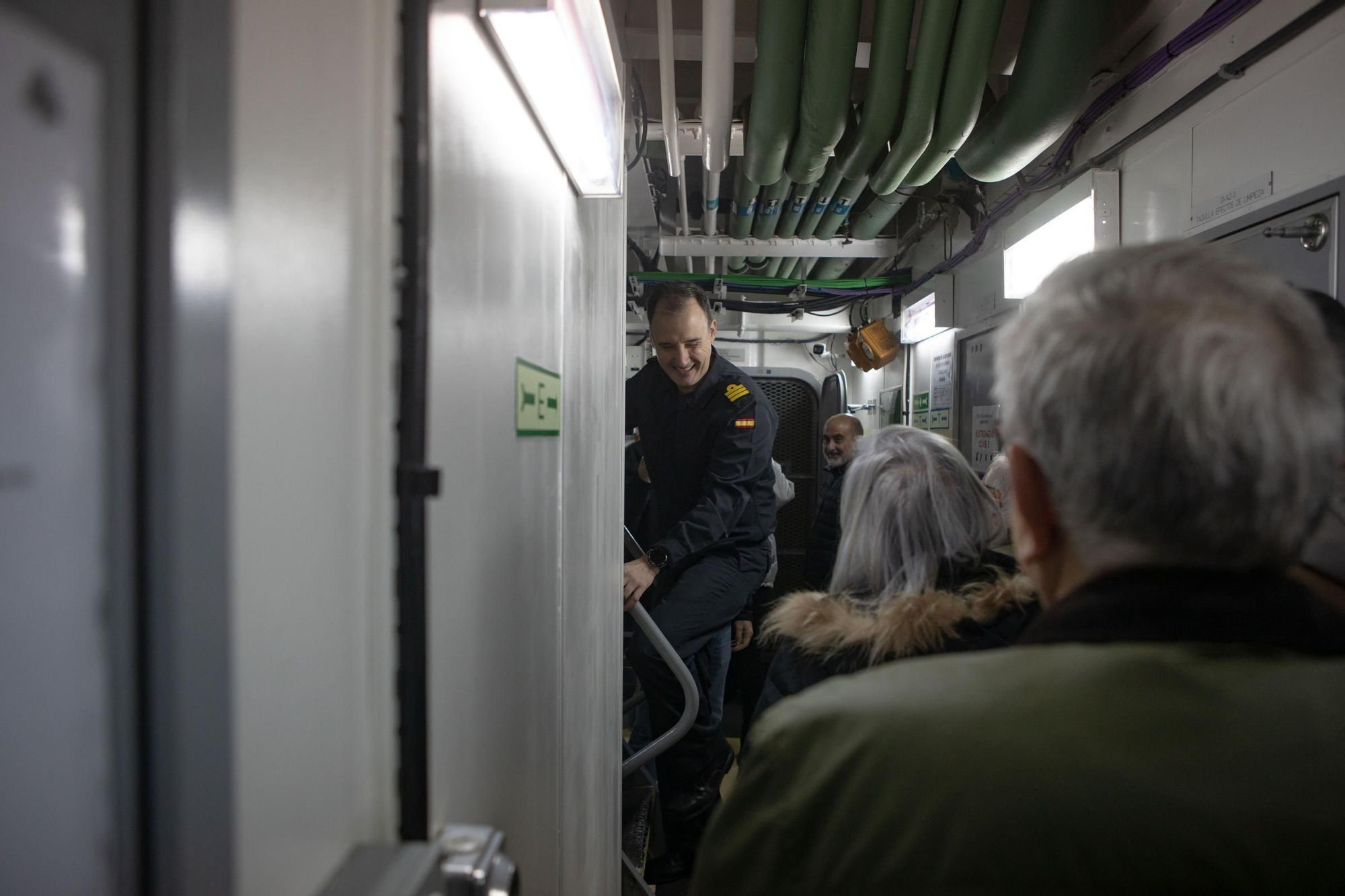 La primera jornada de puertas abiertas en la fragata 'Almirante Juan de Birbón', en imágenes