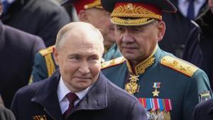 Vladímir Putin junto al exministro de Defensa ruso Sergei Shoigu