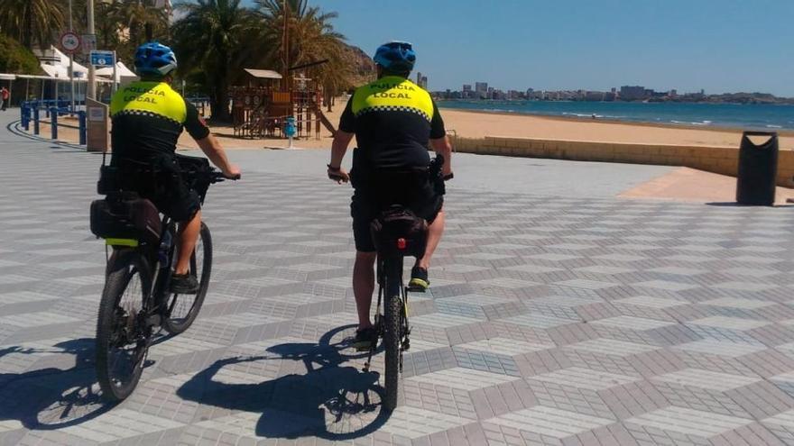 Fotografía de archivo de la Policía Local en Alicante.