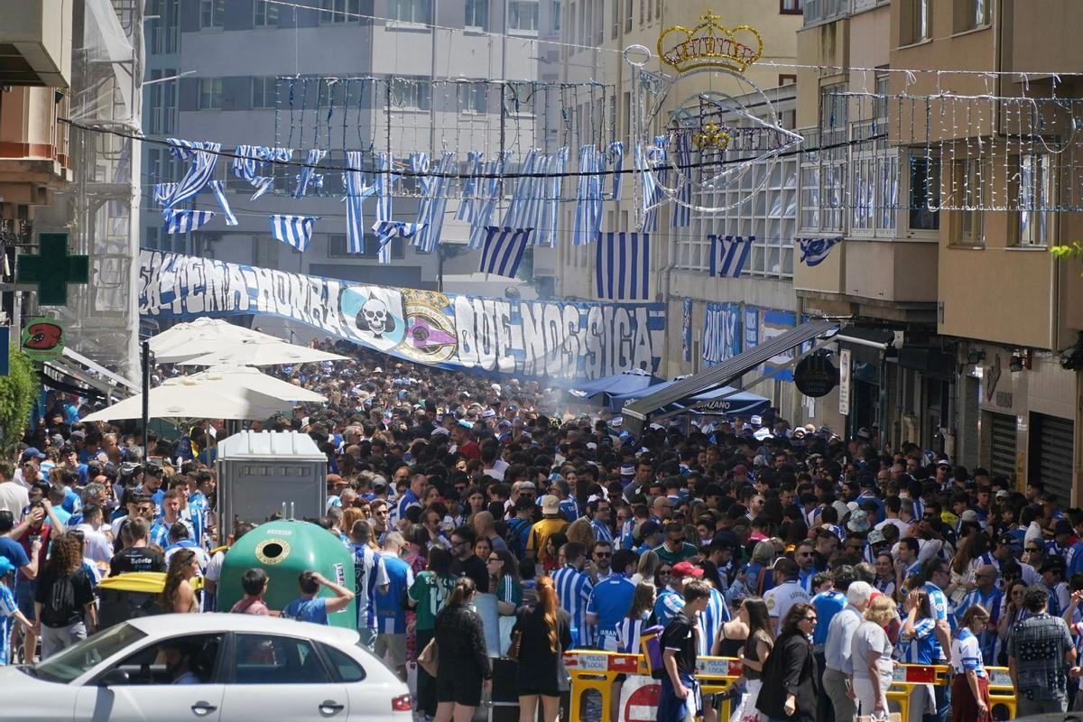 Así fue el ambiente en la calle San Juan y por toda A Coruña antes del Deportivo-Las Palmas
